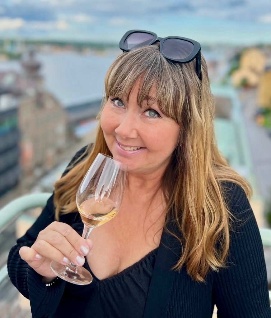 Queen of Champagne - Eva Weckström 